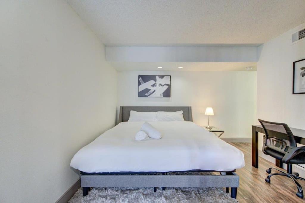 Lux Suite /King Bed /Free Parking/Pool/First Floor ฮูสตัน ภายนอก รูปภาพ