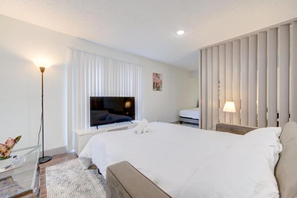 Lux Suite /King Bed /Free Parking/Pool/First Floor ฮูสตัน ภายนอก รูปภาพ